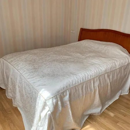 3 Bedrooms With Free Parking And River View リガ